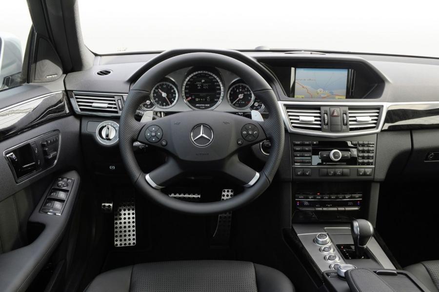  Mercedes-Benz E63 AMG 2010 года  (фото 52 из 57)